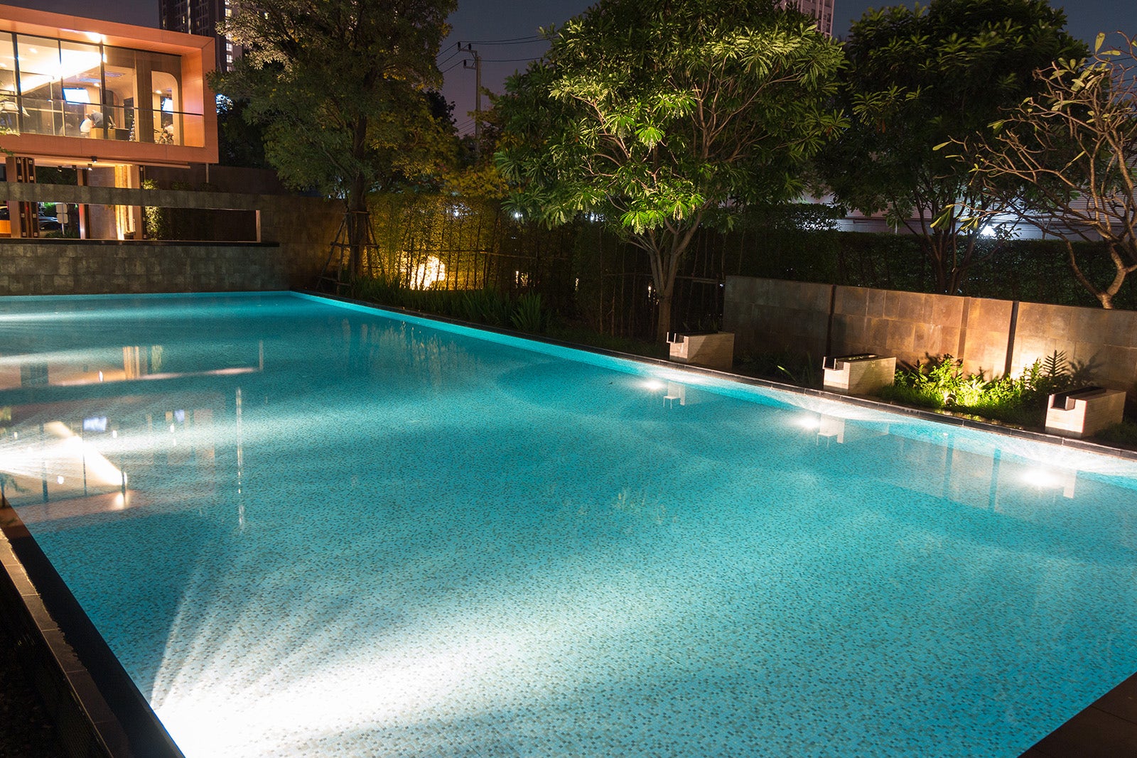 Sparkle and Shine: Adding Swimming Pool Lighting and Water